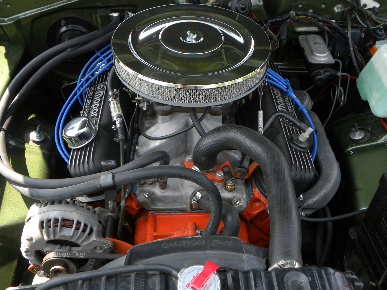 Keilriemen im Motorraum eines Autos