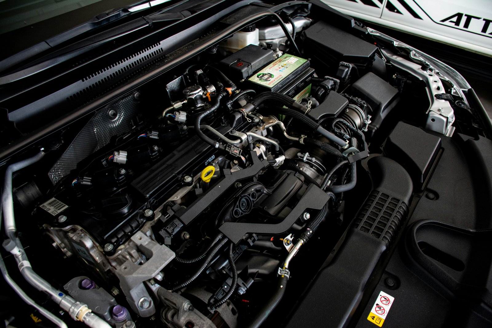 Keilriemen im Motorraum eines Autos