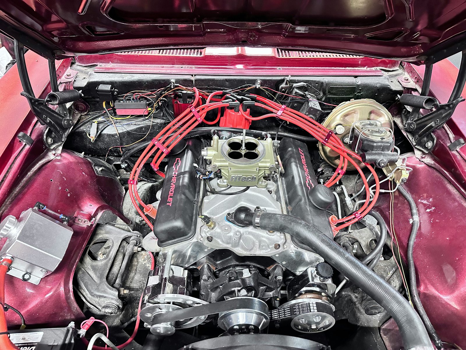 Keilriemen im Motorraum eines Autos