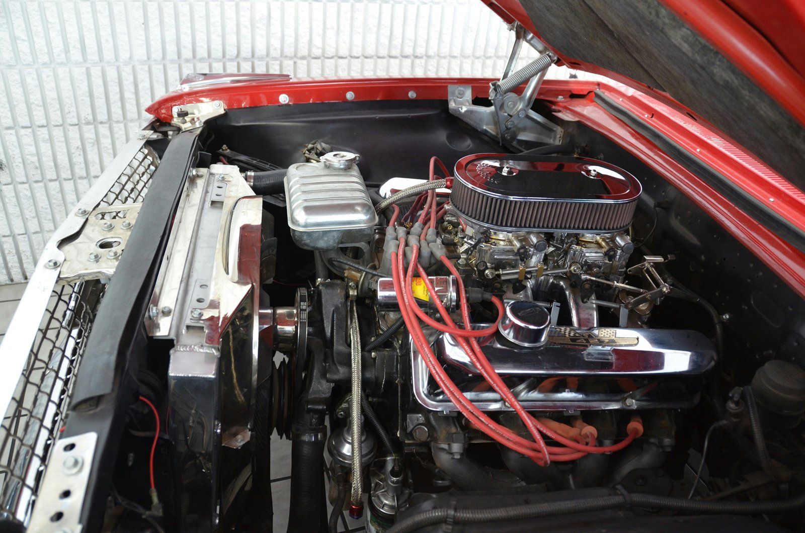Keilriemen im Motorraum eines Autos