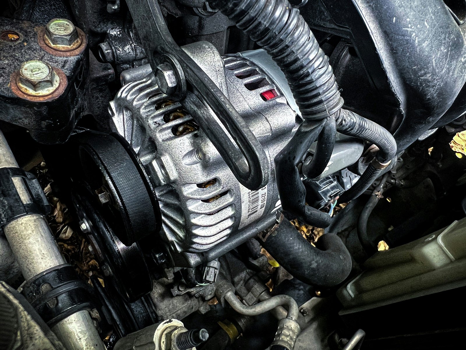 Keilriemen im Motorraum eines Autos